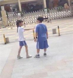 吃瓜当街闹分手,吃瓜群众见证情侣当街分手现场