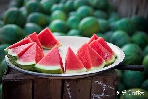 减肥吃梨瓜,天然低卡美食，轻松享瘦新选择