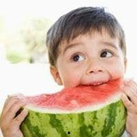 可爱男孩吃瓜头像,可爱男孩的欢乐吃瓜时光